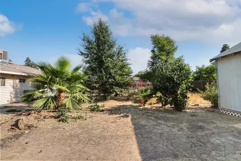 Exterior - 910 1st St, Galt, CA 95632 photo 8 of 12