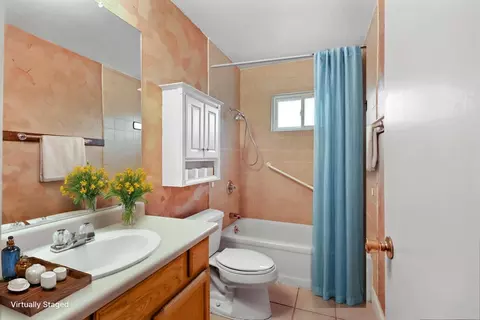 Bath - 910 1st St, Galt, CA 95632 photo 1 of 5