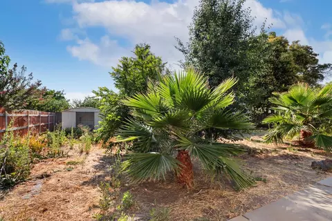Exterior - 910 1st St, Galt, CA 95632 photo 9 of 12