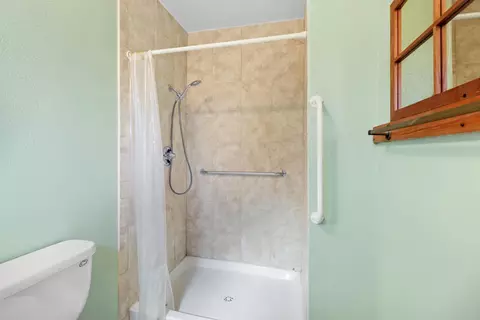 Bath - 910 1st St, Galt, CA 95632 photo 3 of 5