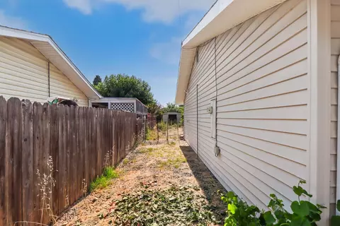 Exterior - 910 1st St, Galt, CA 95632 photo 10 of 12