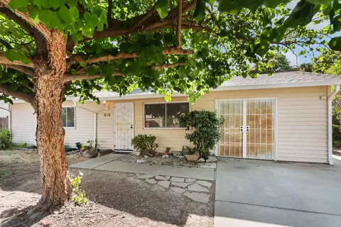 Exterior - 910 1st St, Galt, CA 95632 photo 3 of 12