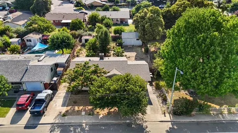 View/Area - 910 1st St, Galt, CA 95632 photo 1 of 6