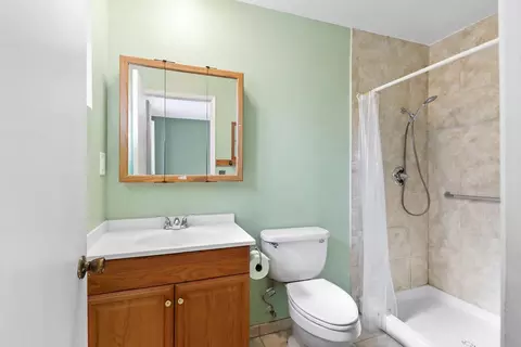 Bath - 910 1st St, Galt, CA 95632 photo 2 of 5