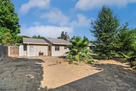 Exterior - 910 1st St, Galt, CA 95632 photo 7 of 12