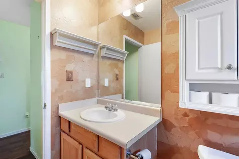 Bath - 910 1st St, Galt, CA 95632 photo 5 of 5