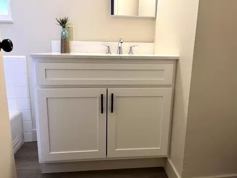 Bath - 1705 Dillon Dr, Modesto, CA 95350 photo 1 of 5
