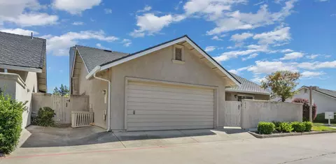 Exterior - 415 E Century Blvd, Lodi, CA 95240 photo 4 of 4