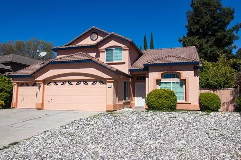 8679 Bouvardia Ct, Elk Grove, CA 95624