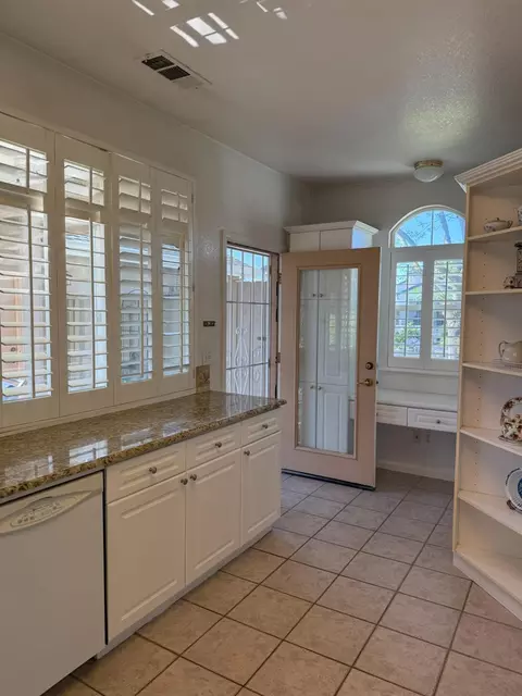 Kitchen - 1631 Milestone Cir, Modesto, CA 95357 photo 2 of 4