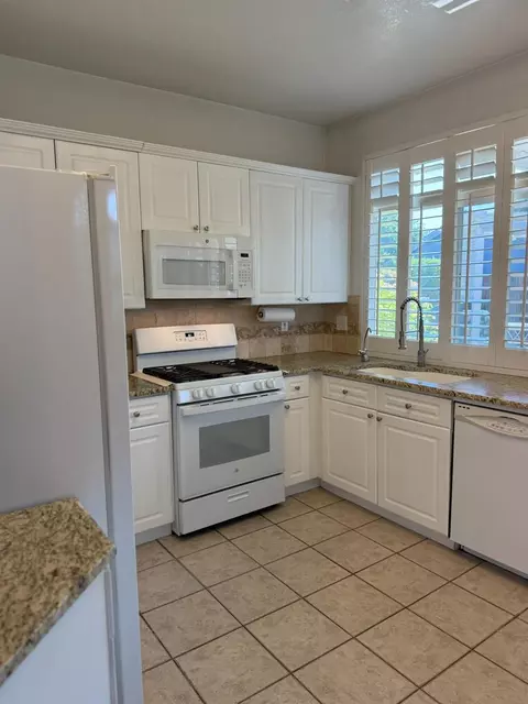 Kitchen - 1631 Milestone Cir, Modesto, CA 95357 photo 1 of 4
