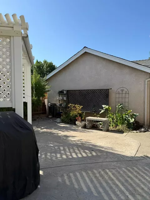 Exterior - 1631 Milestone Cir, Modesto, CA 95357 photo 5 of 7