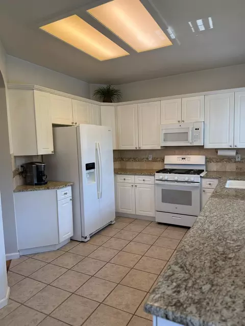 Kitchen - 1631 Milestone Cir, Modesto, CA 95357 photo 3 of 4