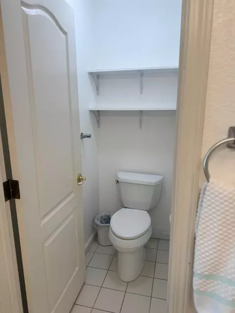 Bath - 1631 Milestone Cir, Modesto, CA 95357 photo 3 of 6