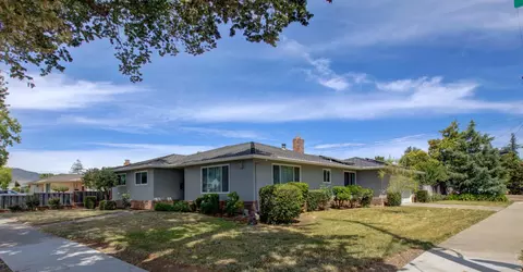 701 W 6th St, Gilroy, CA 95020 photo 1
