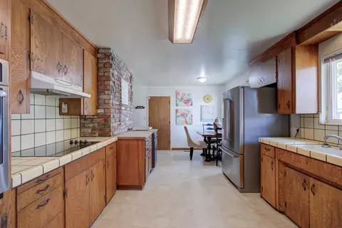 701 W 6th St, Gilroy, CA 95020 photo 14