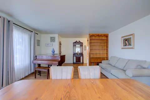 701 W 6th St, Gilroy, CA 95020 photo 7