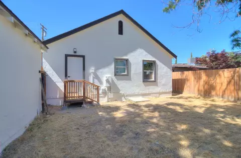 Exterior - 154 E Coolidge Ave, Modesto, CA 95350 photo 4 of 7