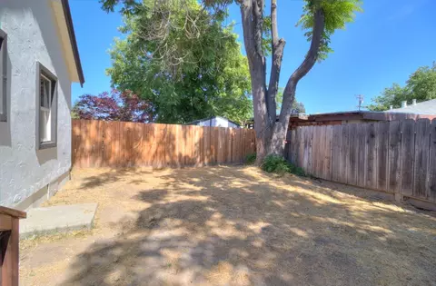 Exterior - 154 E Coolidge Ave, Modesto, CA 95350 photo 5 of 7