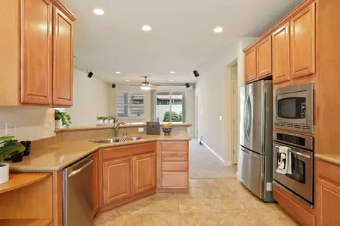 2375 Pepper Tree Ln, Manteca, CA 95336 photo 2
