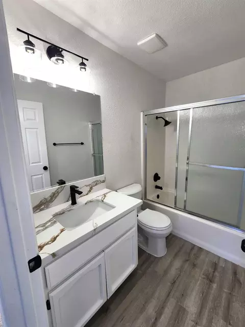 Bath - 1920 Hillview Dr, Tracy, CA 95377 photo 3 of 3