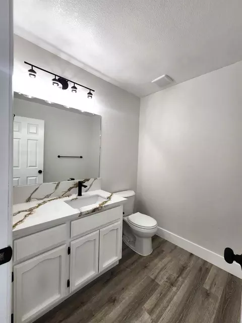 Bath - 1920 Hillview Dr, Tracy, CA 95377 photo 1 of 3
