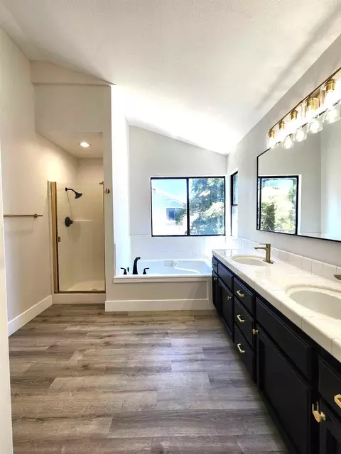 Bath - 1920 Hillview Dr, Tracy, CA 95377 photo 2 of 3