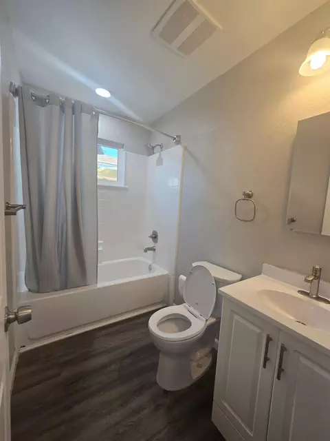 Bath - 1004 Middlecoff Ave, Modesto, CA 95351 photo 1 of 2