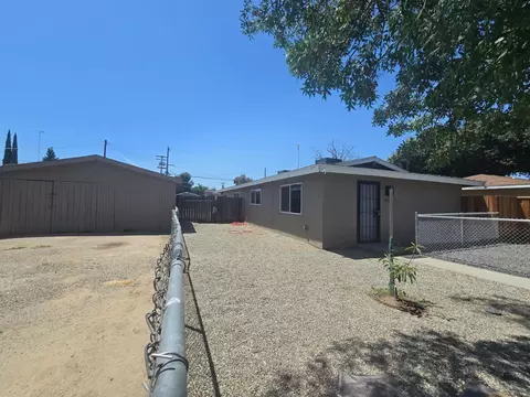Exterior - 1004 Middlecoff Ave, Modesto, CA 95351 photo 4 of 8