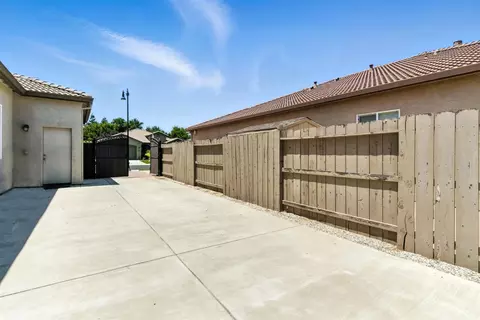 Exterior - 2254 Maple Hollow Ln, Manteca, CA 95336 photo 8 of 8