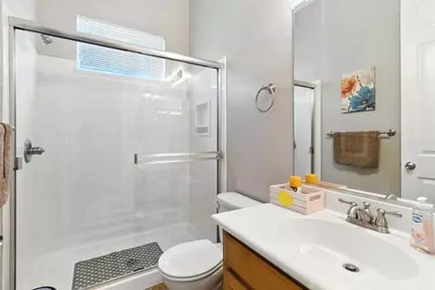 Bath - 2254 Maple Hollow Ln, Manteca, CA 95336 photo 1 of 4