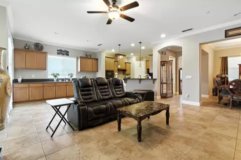 Entry Way - 2254 Maple Hollow Ln, Manteca, CA 95336 photo 5 of 7