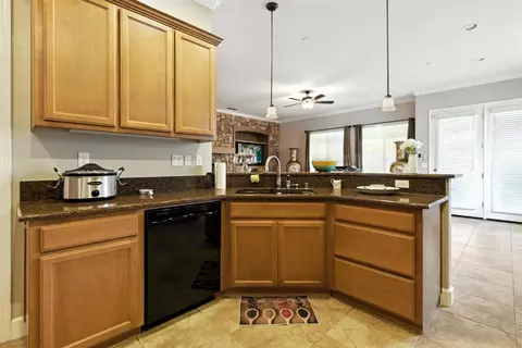 Kitchen - 2254 Maple Hollow Ln, Manteca, CA 95336 photo 3 of 5