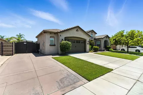 Exterior - 2254 Maple Hollow Ln, Manteca, CA 95336 photo 3 of 8
