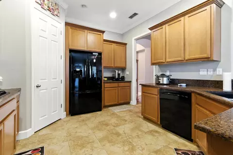 Kitchen - 2254 Maple Hollow Ln, Manteca, CA 95336 photo 2 of 5