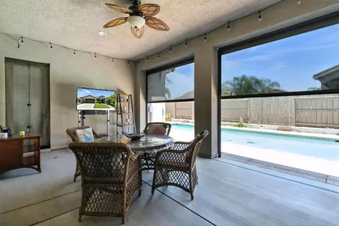 Exterior - 2254 Maple Hollow Ln, Manteca, CA 95336 photo 4 of 8