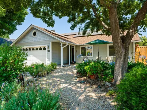 411 Dry Creek Ln, Winters, CA 95694