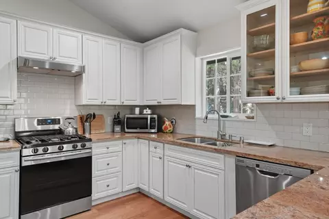 Kitchen - 19717 Sutter Creek Rd, Sutter Creek, CA 95685 photo 2 of 4