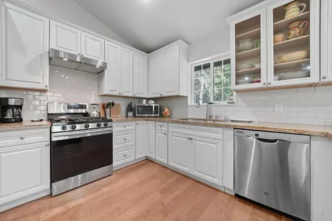 Kitchen - 19717 Sutter Creek Rd, Sutter Creek, CA 95685 photo 4 of 4