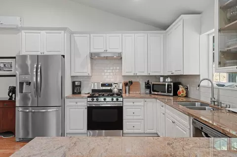 Kitchen - 19717 Sutter Creek Rd, Sutter Creek, CA 95685 photo 1 of 4