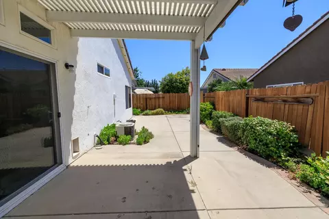 2040 Spring Valley Dr, Turlock, CA 95382 photo 20