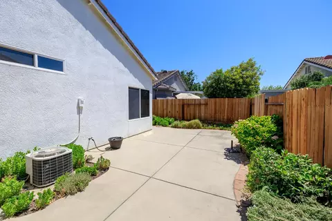 2040 Spring Valley Dr, Turlock, CA 95382 photo 23