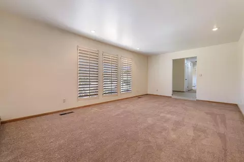 900 Meadowood Dr, Modesto, CA 95355 photo 5