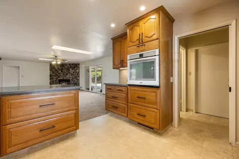 900 Meadowood Dr, Modesto, CA 95355 photo 9