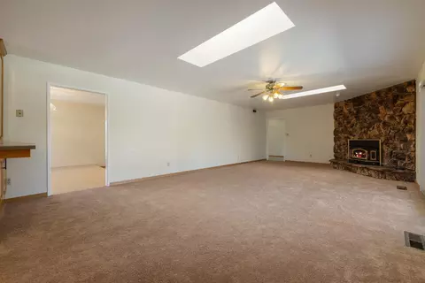 900 Meadowood Dr, Modesto, CA 95355 photo 14