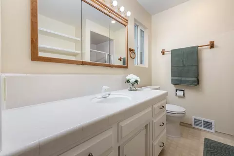 900 Meadowood Dr, Modesto, CA 95355 photo 24