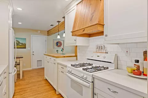 Kitchen - 5618 Beech Ave, Orangevale, CA 95662 photo 6 of 7