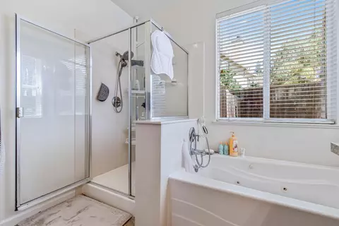 Bath - 4204 Passages Ln, Modesto, CA 95356 photo 4 of 5