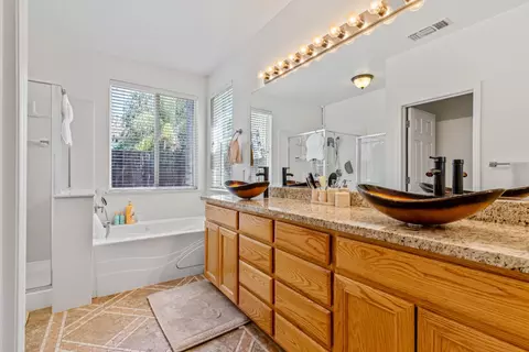 Bath - 4204 Passages Ln, Modesto, CA 95356 photo 3 of 5