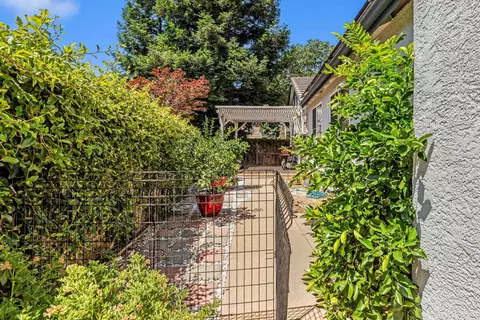 Exterior - 4204 Passages Ln, Modesto, CA 95356 photo 9 of 10